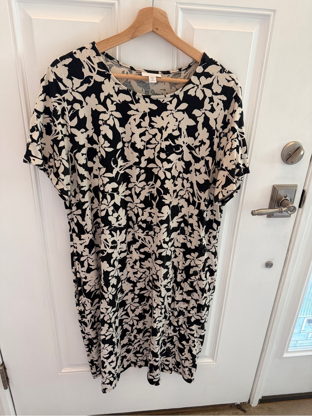 J Jill Black and Cream Floral Shift Dress